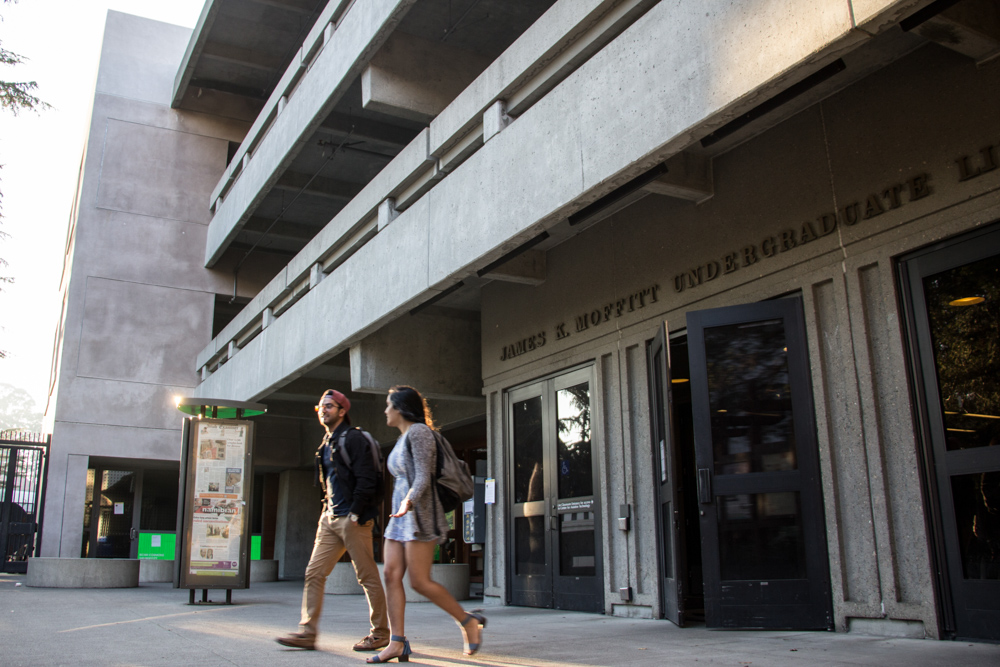 Students leave Moffitt Library