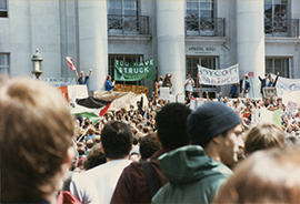 Photo of Sproul Hall UC Berkeley protest, Spring 1985, Photo courtesy of Alice Watt