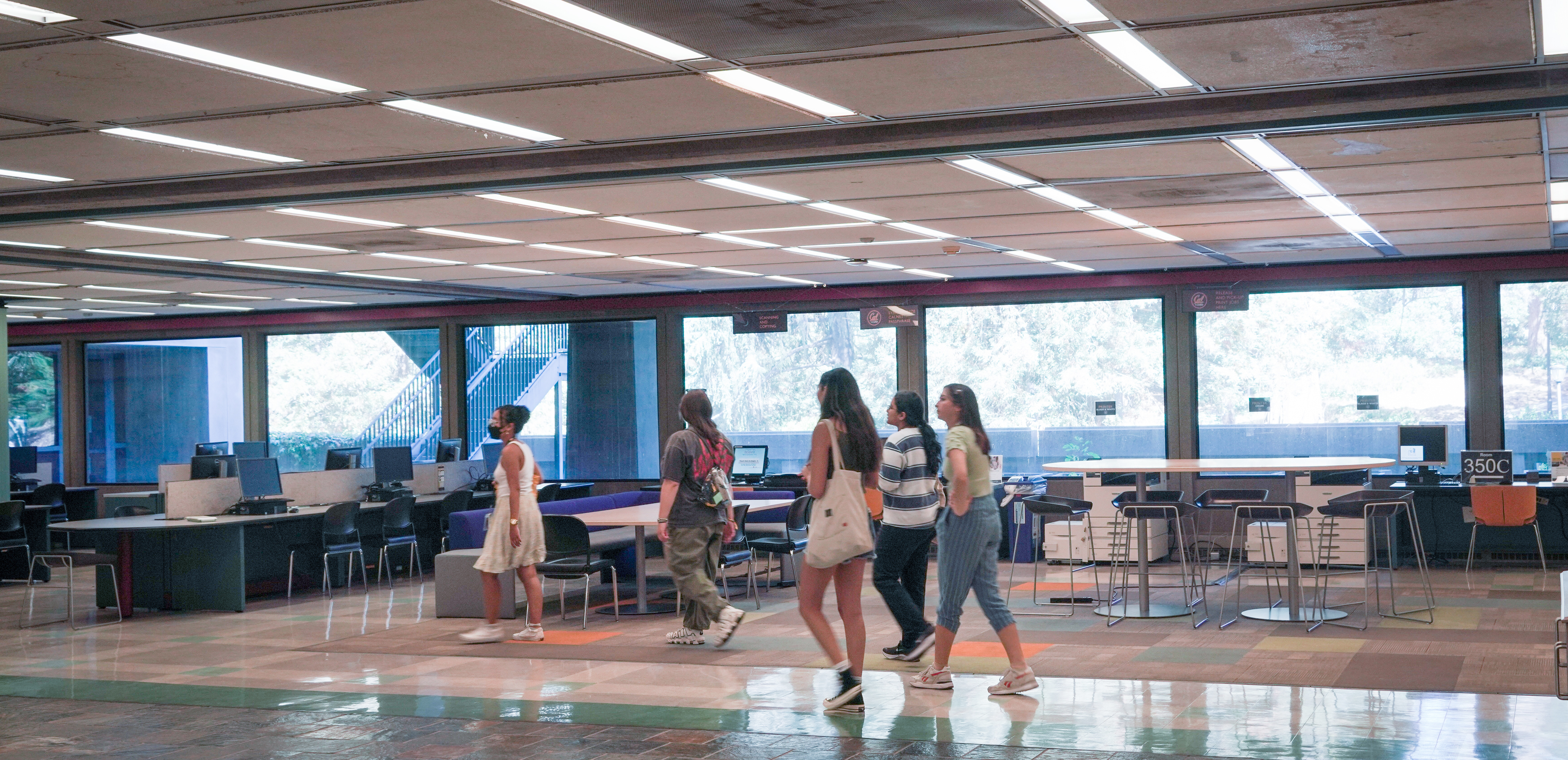 Visitors enter the third floor of Moffitt Library.